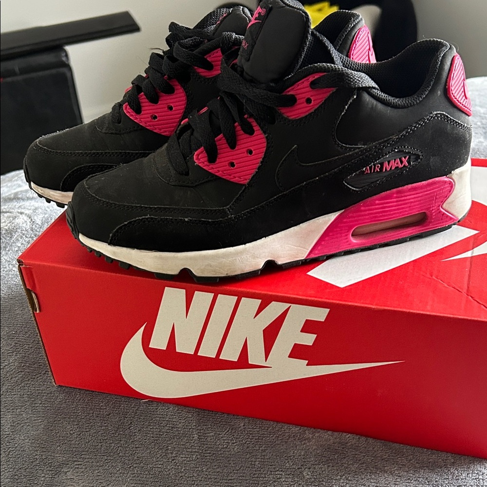 Nike  Sneakers Black and Pink